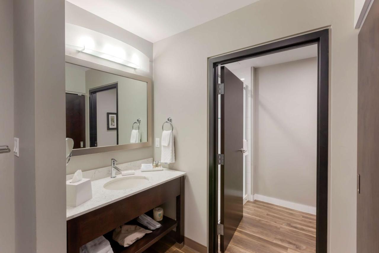 Best Western Premier Northwood Hotel Тимминс Экстерьер фото