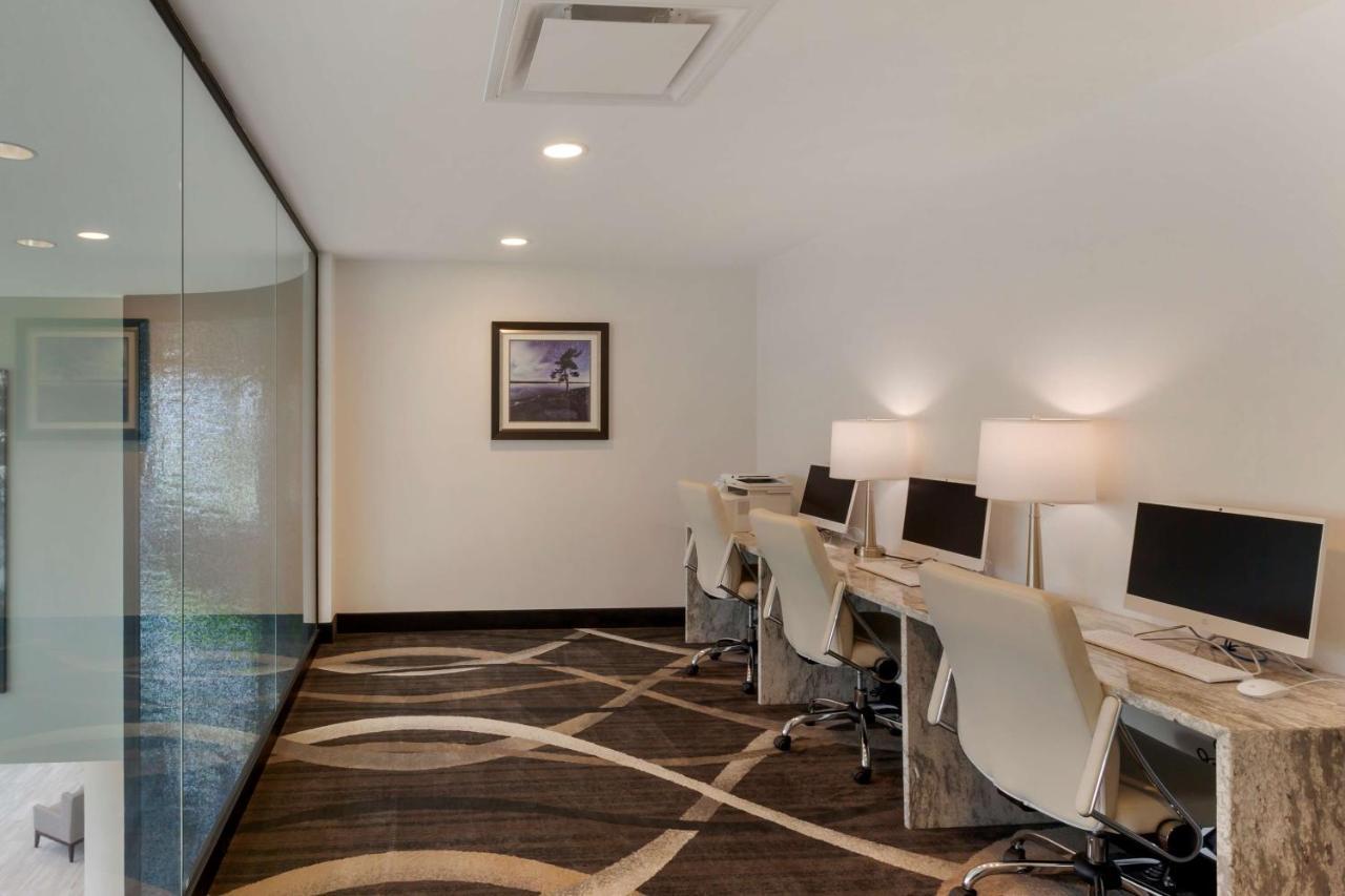 Best Western Premier Northwood Hotel Тимминс Экстерьер фото